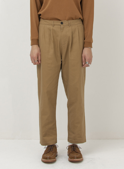 TWO PLEATED CHINO PANTS (BEIGE)