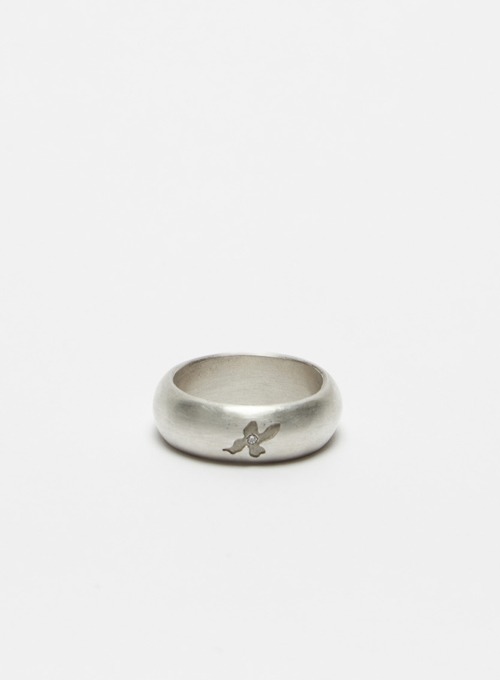‘DUST’ FLORAL-ENGRAVED RING